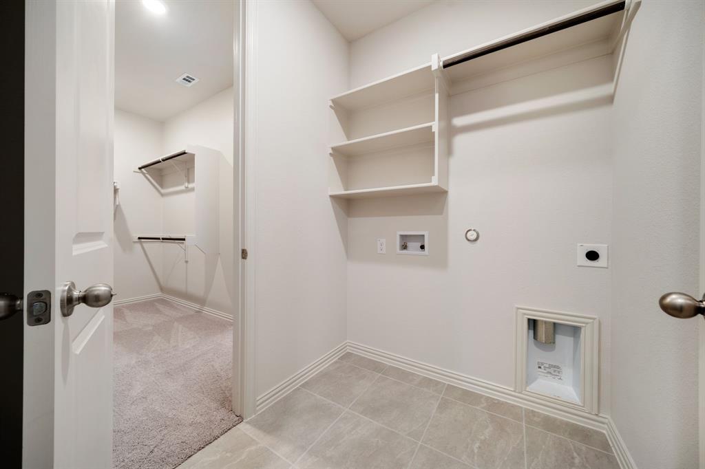 912 Alberta Spruce Road Justin, TX 76247 - Photo 23 of 35 a view of bathroom