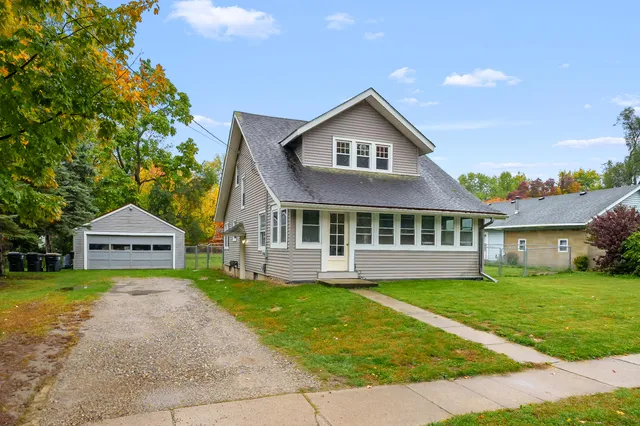 $200,000 | 505 West Van Hoesen Boulevard, Portage, MI 49024