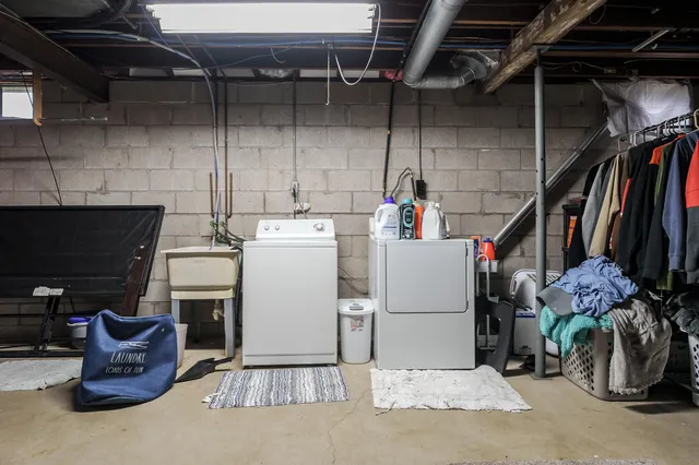 $200,000 | 505 West Van Hoesen Boulevard, Portage, MI 49024