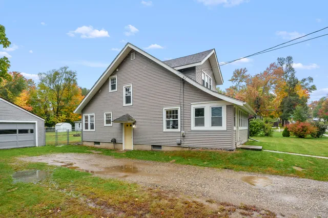 $200,000 | 505 West Van Hoesen Boulevard, Portage, MI 49024