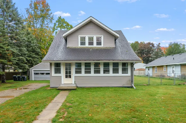 $200,000 | 505 West Van Hoesen Boulevard, Portage, MI 49024