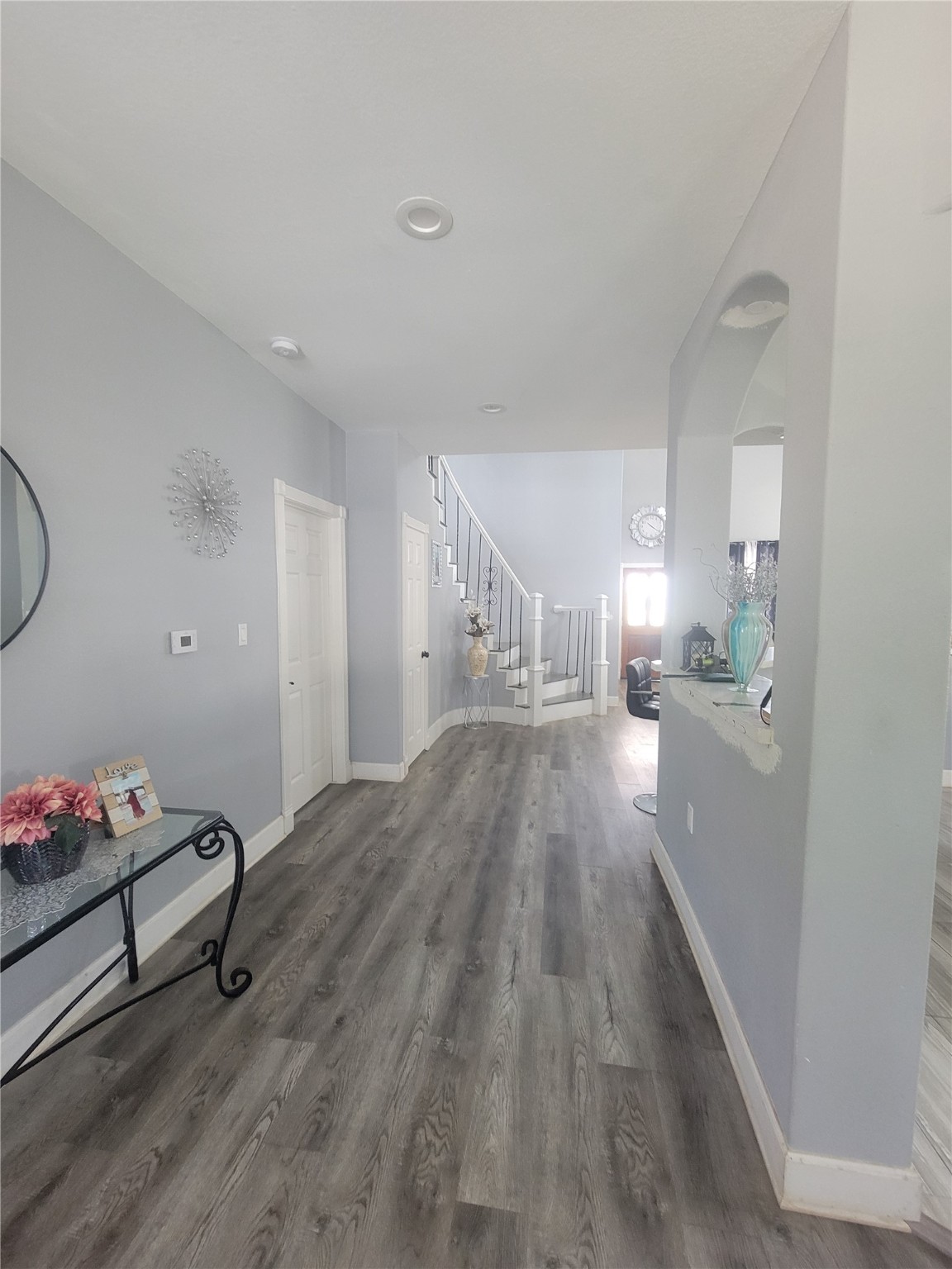 248 County Road 3572 Cleveland, TX 77327 - Photo 6 of 29 a view of a hallway with wooden floor and furniture