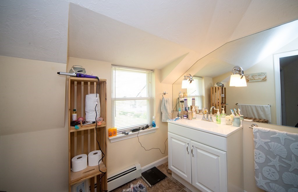 215 Walnut Street Clinton, MA 01510 - Photo 16 of 41 Gallery Image 16