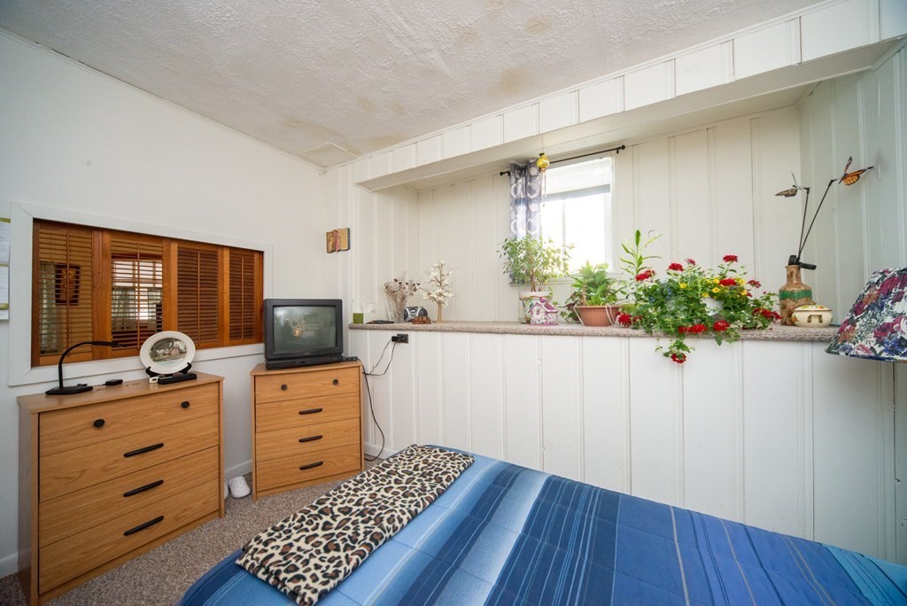 215 Walnut Street Clinton, MA 01510 - Photo 34 of 41 Gallery Image 34