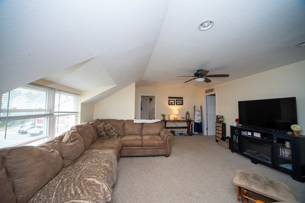 215 Walnut Street Clinton, MA 01510 - Photo 10 of 41 Gallery Image 10