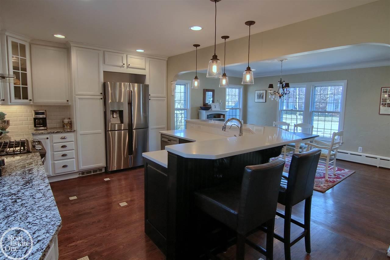 1033 Bishop Road Grosse Pointe Park, MI 48230 - Photo 5 of 37