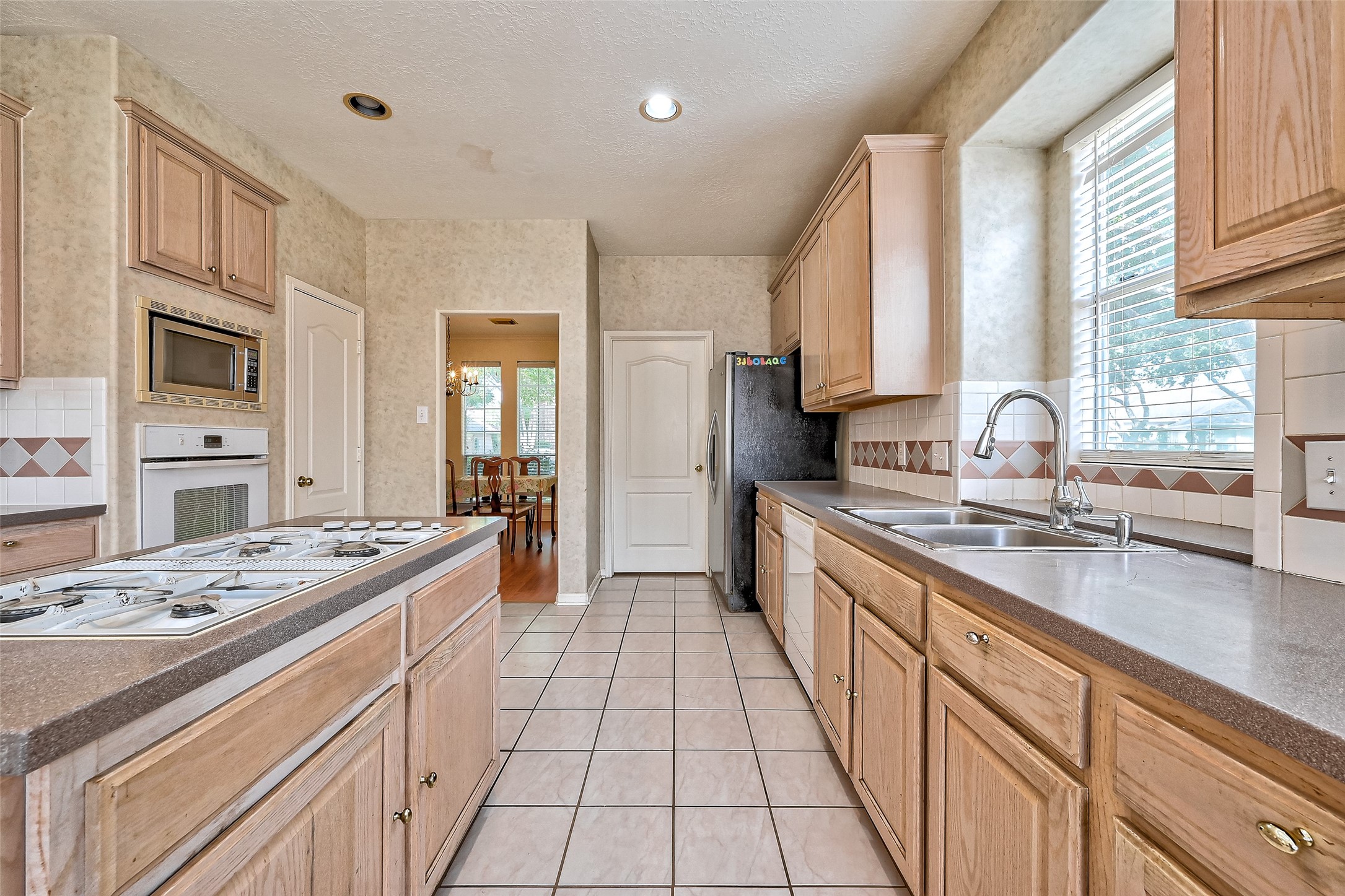 6806 Rhodes Court Missouri City, TX 77459 - Photo 22 of 50 a open kitchen with stainless steel appliances granite countertop a sink stove and refrigerator