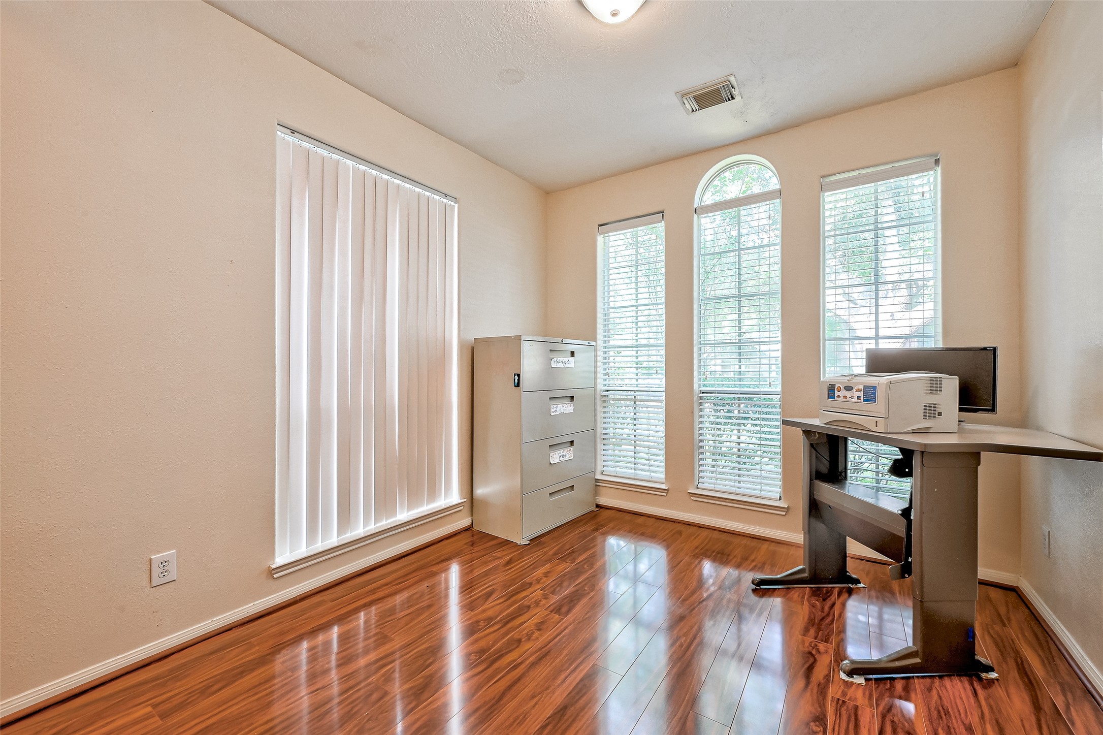 6806 Rhodes Court Missouri City, TX 77459 - Photo 27 of 50 a view of a livingroom with workspace and a window