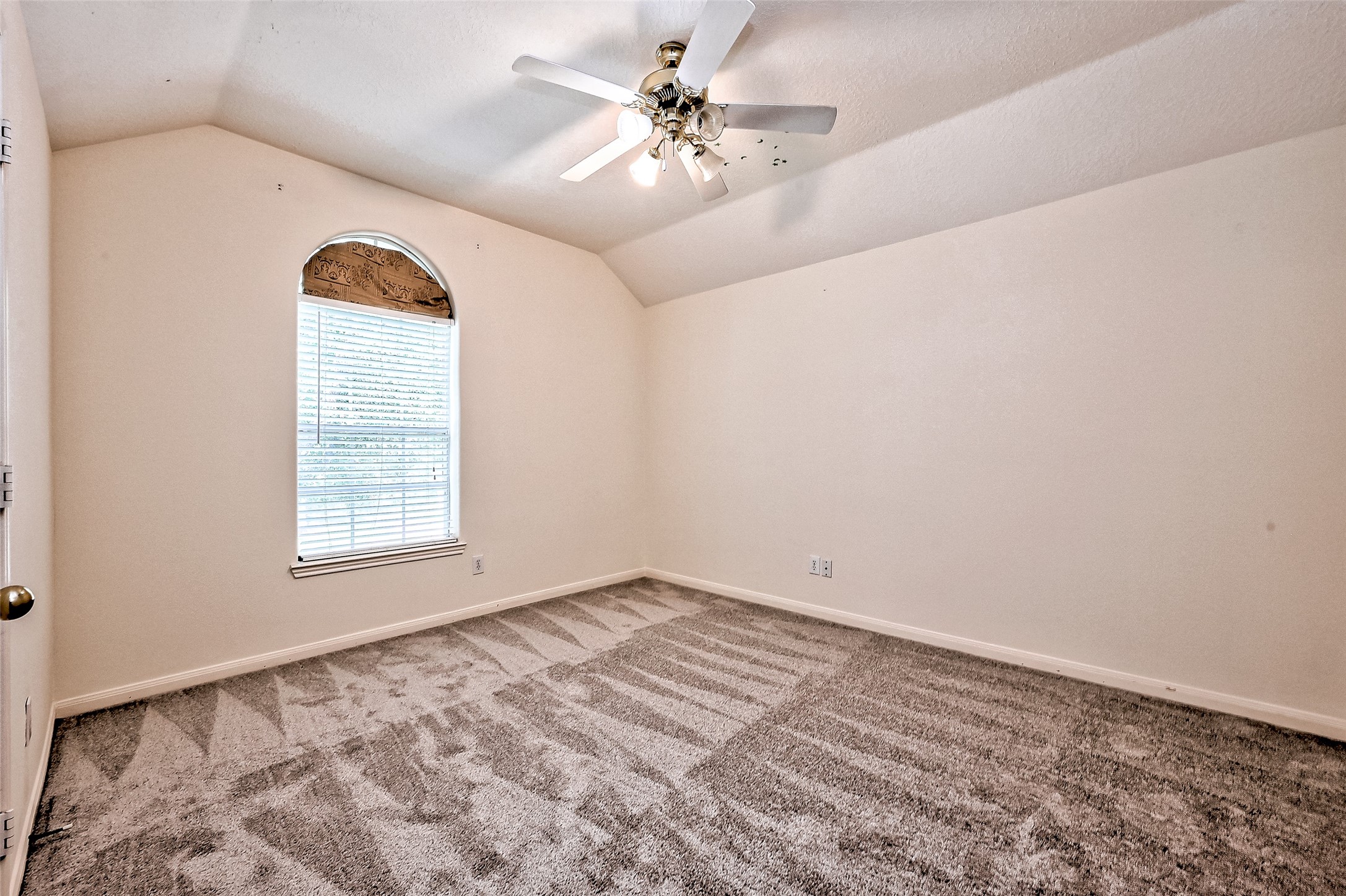 6806 Rhodes Court Missouri City, TX 77459 - Photo 31 of 50 an empty room with windows and ceiling fan