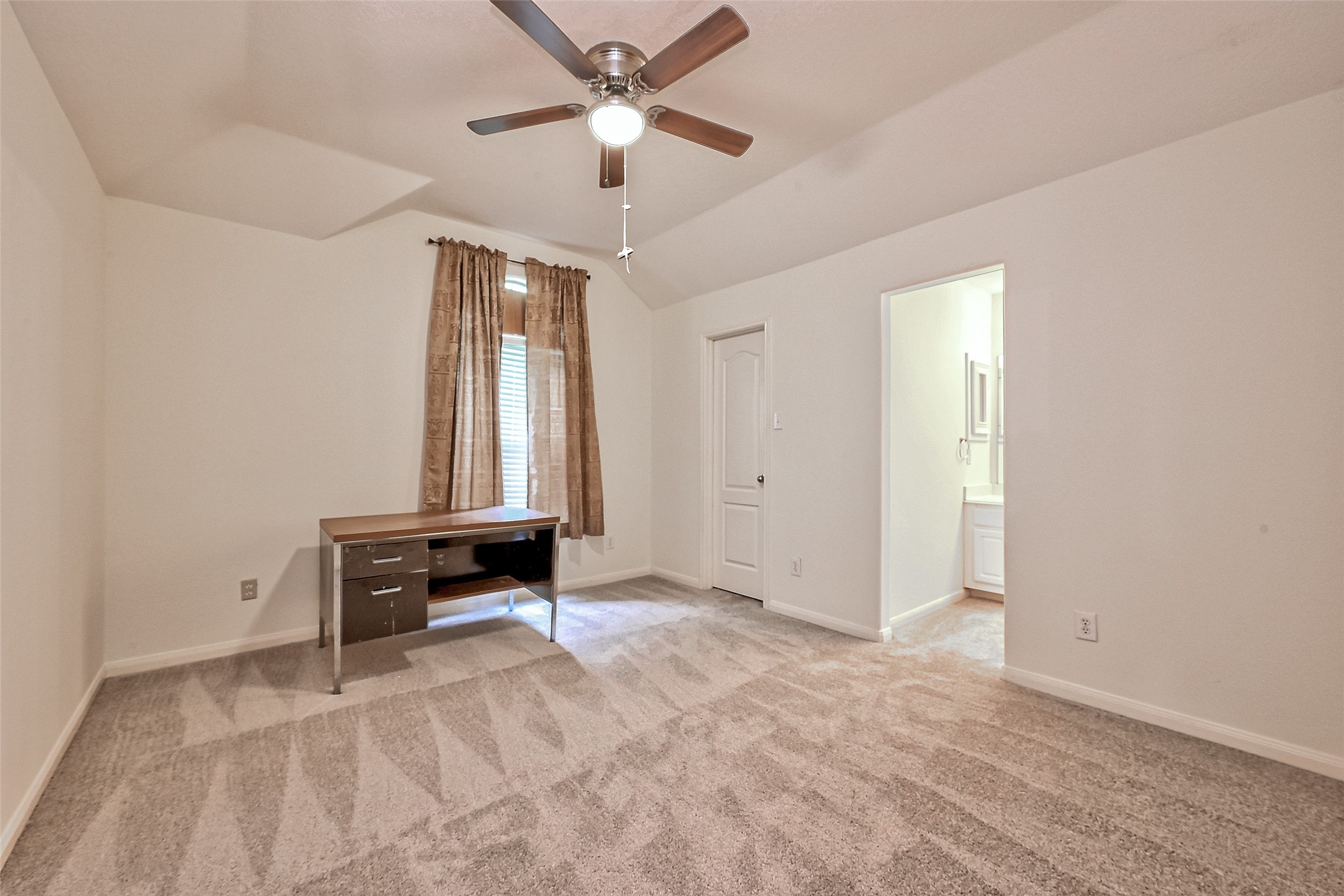 6806 Rhodes Court Missouri City, TX 77459 - Photo 32 of 50 an empty room with windows and fan