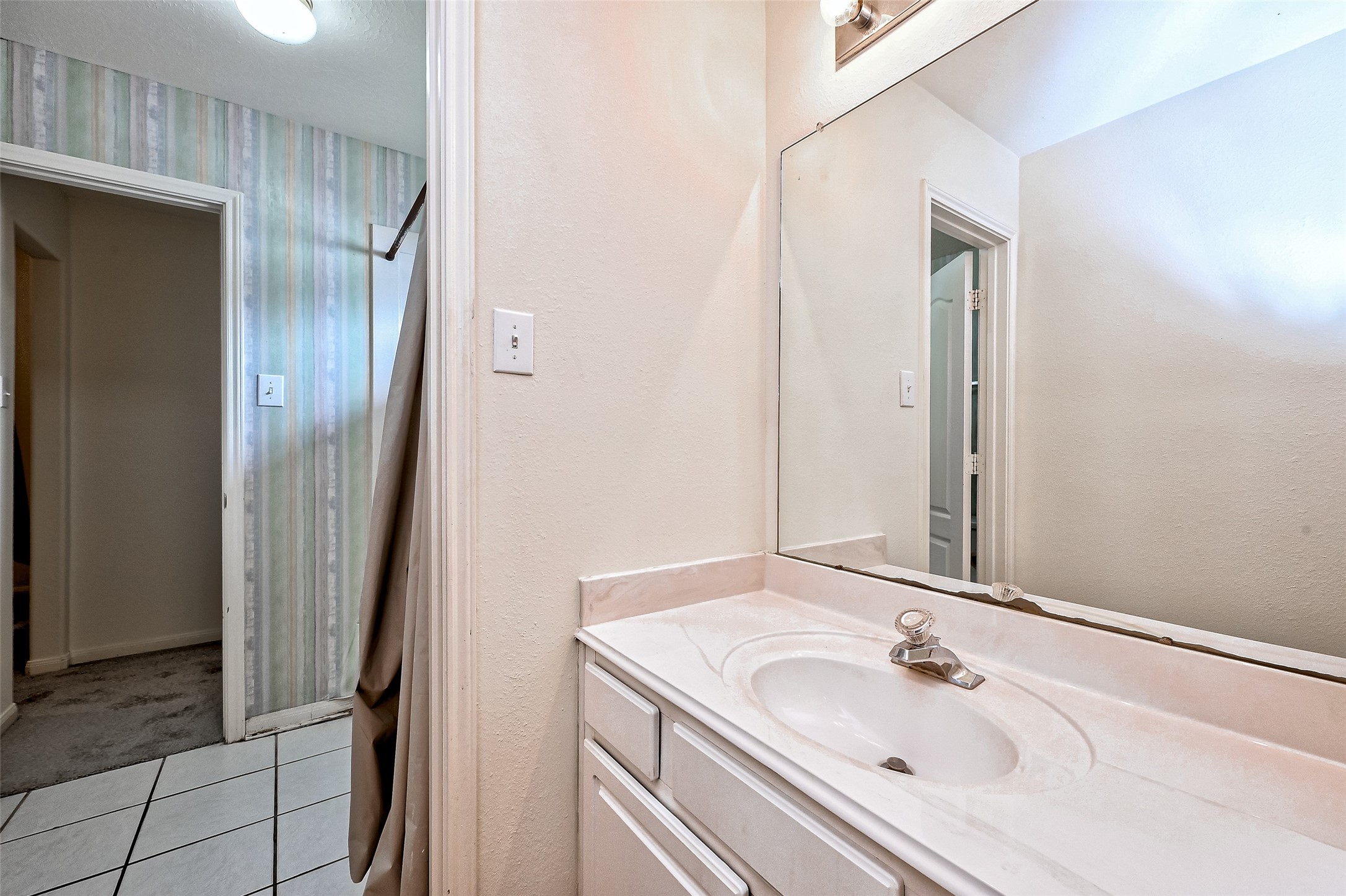 6806 Rhodes Court Missouri City, TX 77459 - Photo 35 of 50 a bathroom with a sink and a mirror