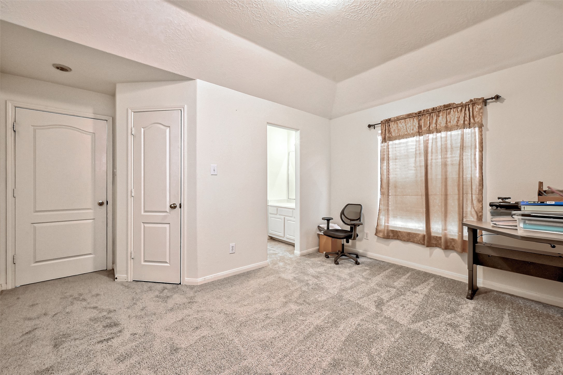 6806 Rhodes Court Missouri City, TX 77459 - Photo 38 of 50 a bedroom with furniture and a window