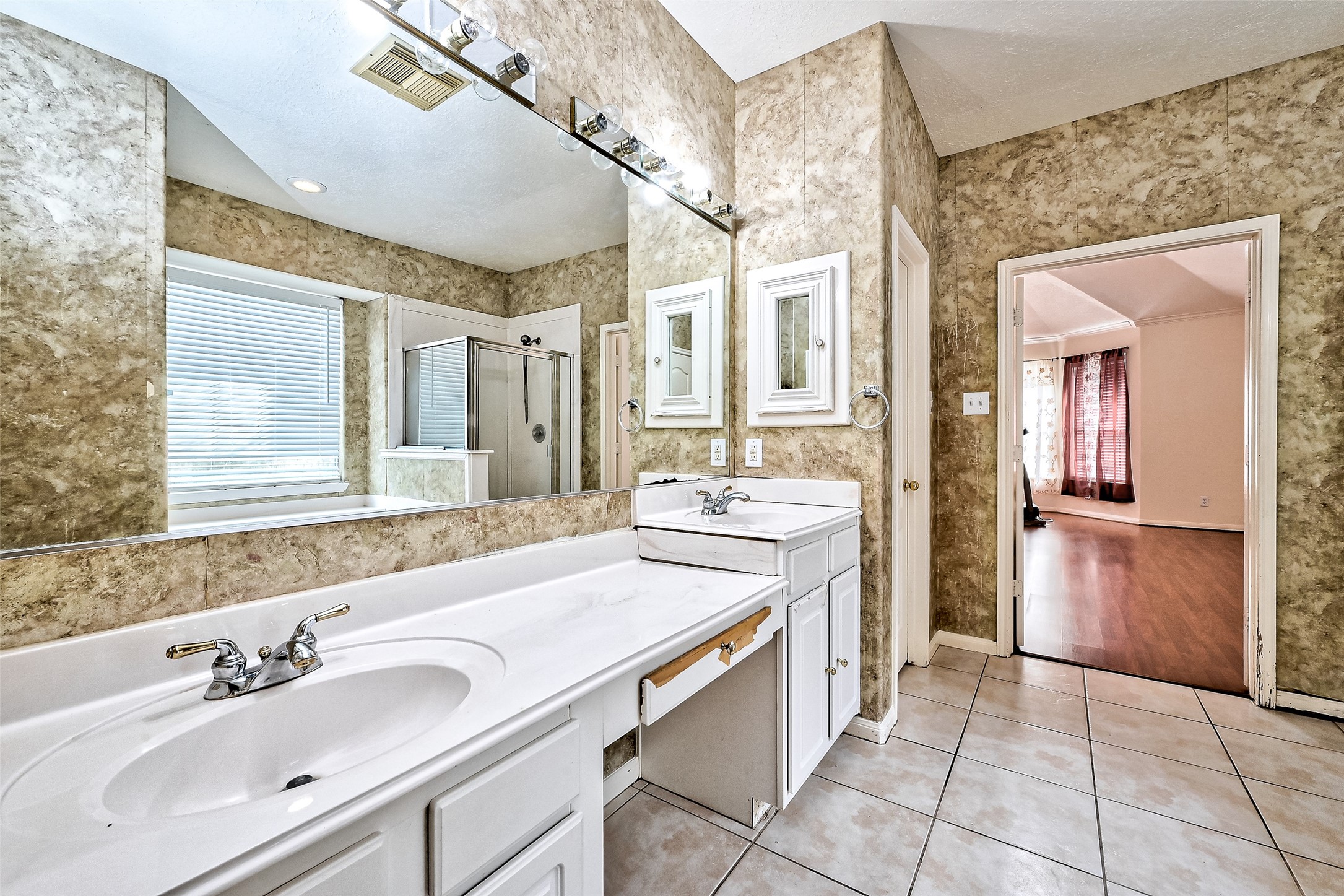6806 Rhodes Court Missouri City, TX 77459 - Photo 43 of 50 a spacious bathroom with a sink and a mirror