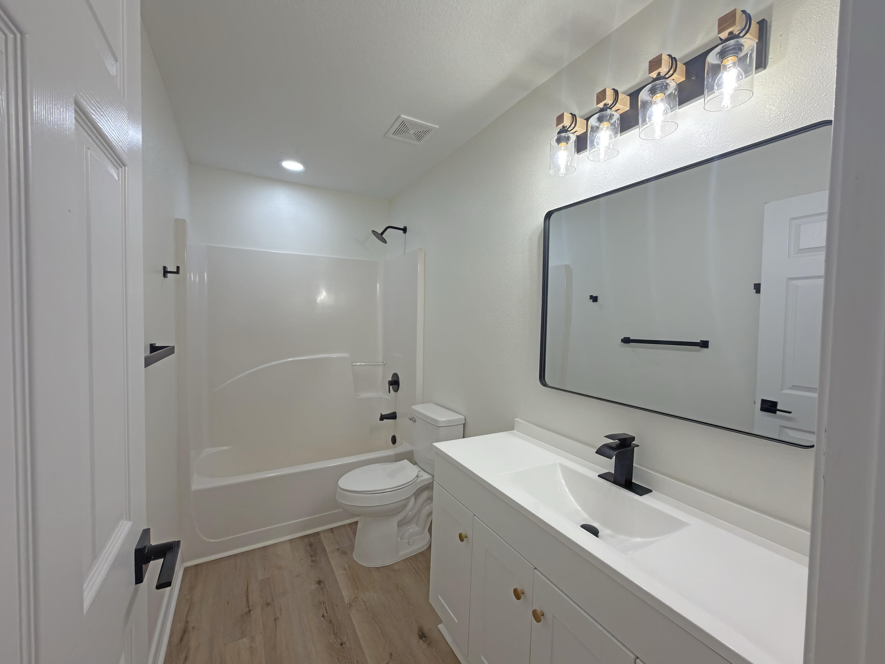 6121 Robin Road Crestview, FL 32539 - Photo 13 of 26 a bathroom with a toilet a sink a mirror and a bathtub