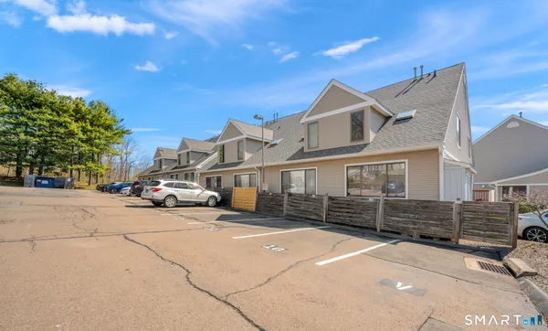 $164,900 | 1690 Dixwell Avenue, Unit C8, Hamden, CT 06514