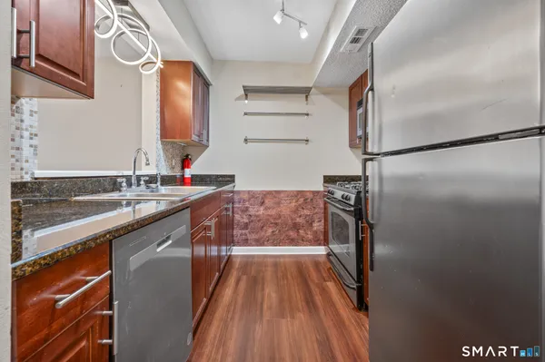 $164,900 | 1690 Dixwell Avenue, Unit C8, Hamden, CT 06514