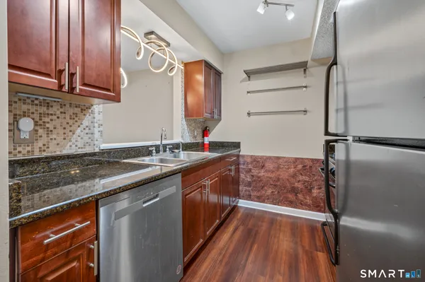 $164,900 | 1690 Dixwell Avenue, Unit C8, Hamden, CT 06514