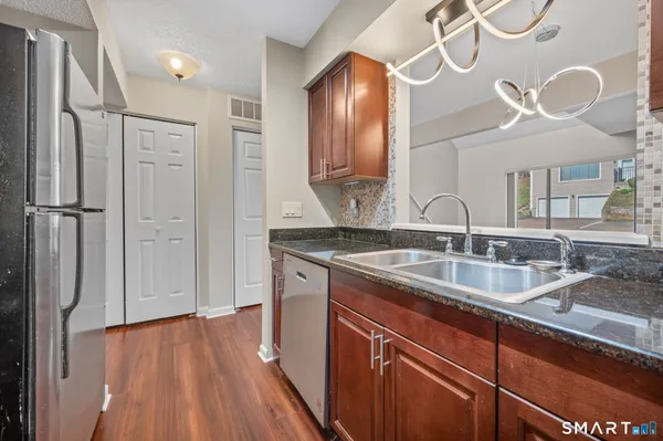 $164,900 | 1690 Dixwell Avenue, Unit C8, Hamden, CT 06514