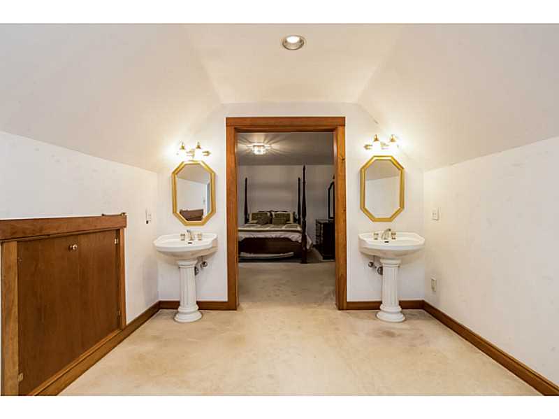 5 High Meadow Road Little Compton, RI 02837 - Photo 15 of 25 Master Bath/Spa.