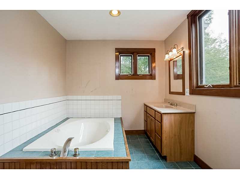 5 High Meadow Road Little Compton, RI 02837 - Photo 21 of 25 Bathroom.