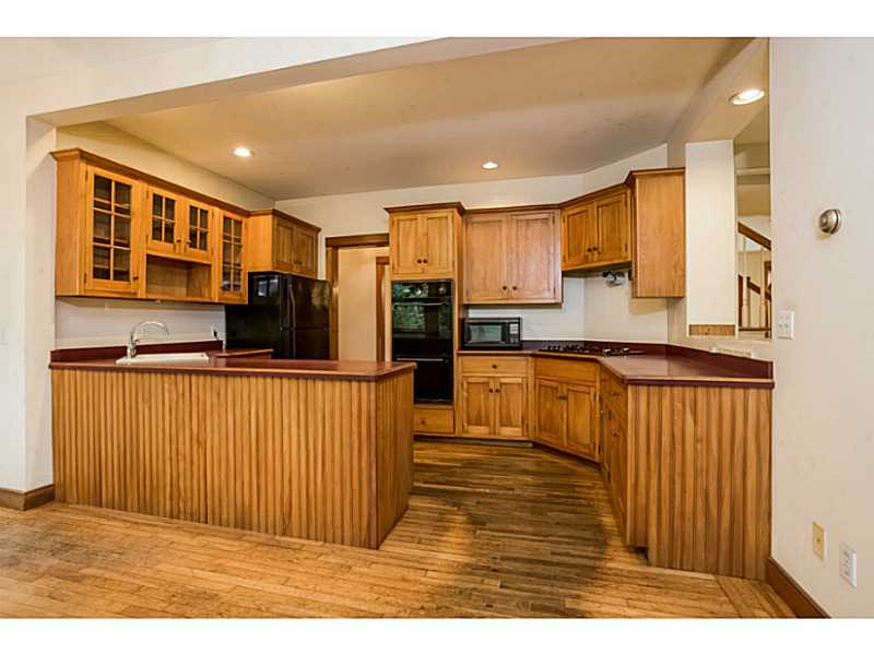 5 High Meadow Road Little Compton, RI 02837 - Photo 8 of 25 Kitchen.