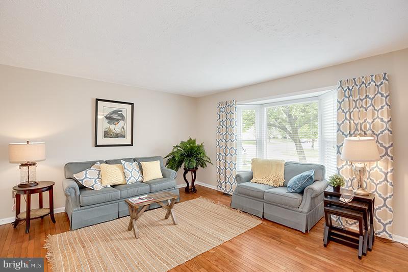 295 Wilderness Road Severna Park, MD 21146 - Photo 5 of 30 Living Room