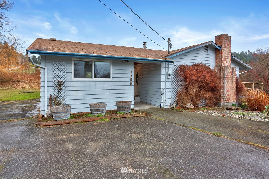 7790 Cultus Bay Road Clinton, WA 98236 - Photo 5 of 25 Gallery Image 5