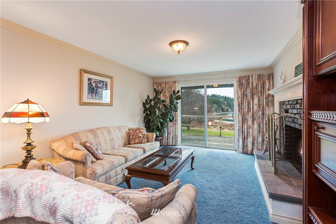 7790 Cultus Bay Road Clinton, WA 98236 - Photo 6 of 25 Gallery Image 6