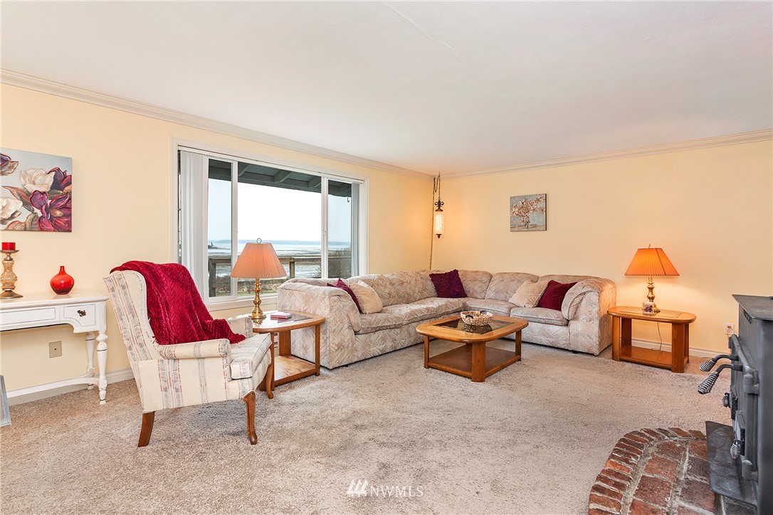 7790 Cultus Bay Road Clinton, WA 98236 - Photo 8 of 25 Gallery Image 8