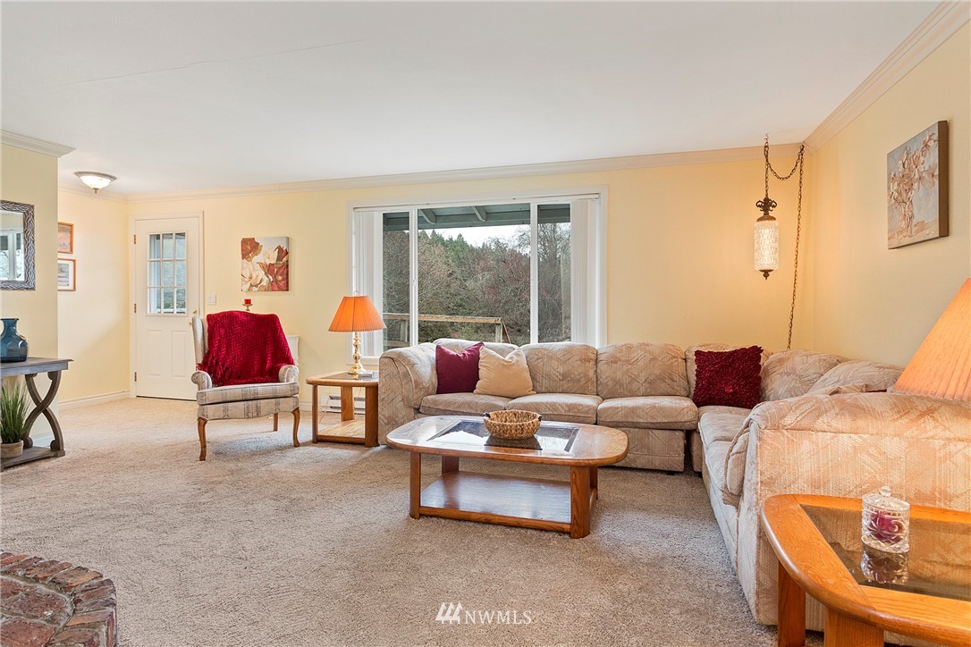 7790 Cultus Bay Road Clinton, WA 98236 - Photo 9 of 25 Gallery Image 9