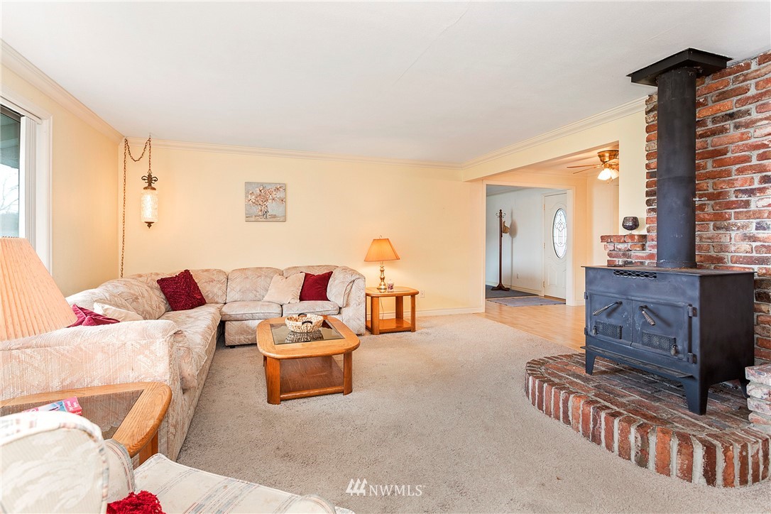 7790 Cultus Bay Road Clinton, WA 98236 - Photo 10 of 25 Gallery Image 10
