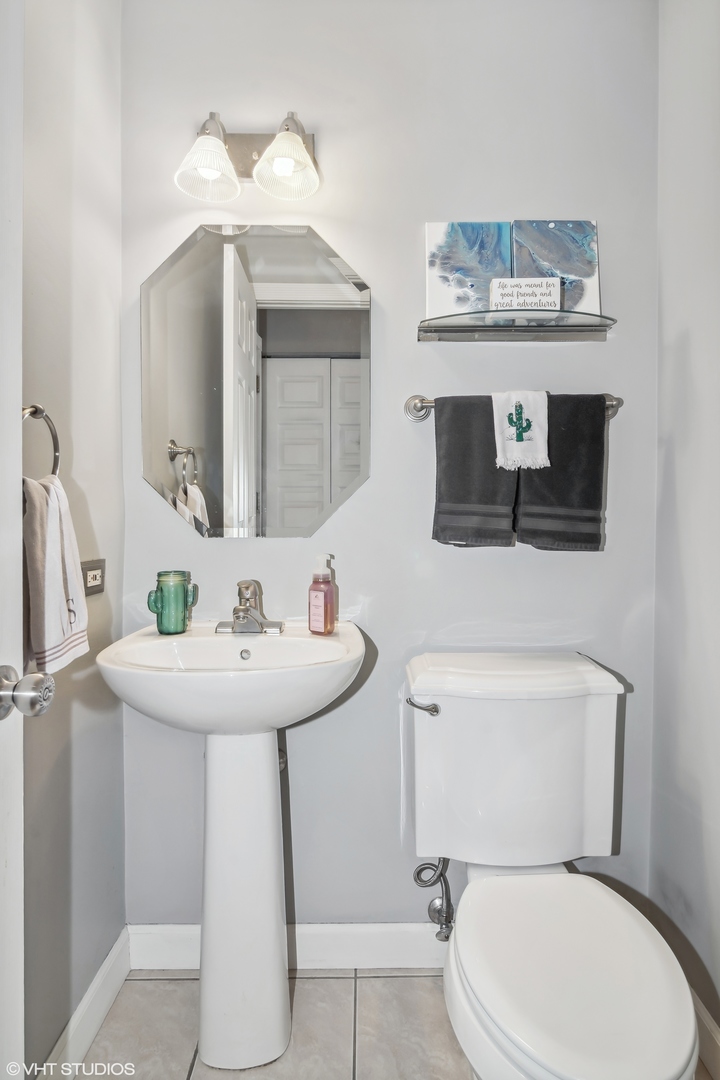 1545 Spaulding Road Bartlett, IL 60103 - Photo 9 of 21 a bathroom with a toilet sink and mirror