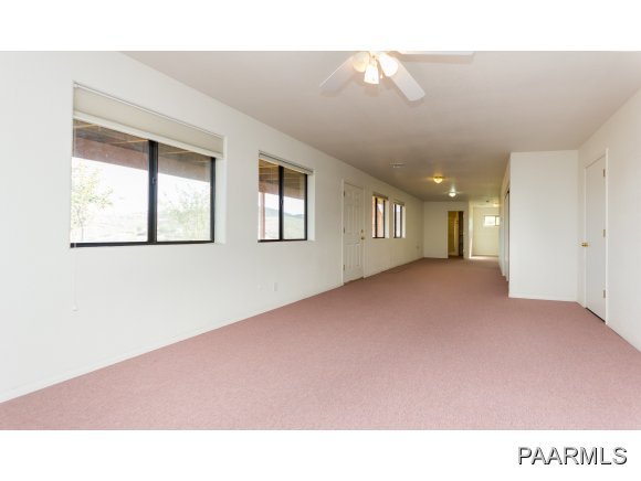 11801 Henderson Road Dewey-Humboldt, AZ 86327 - Photo 13 of 19 a workspace with windows