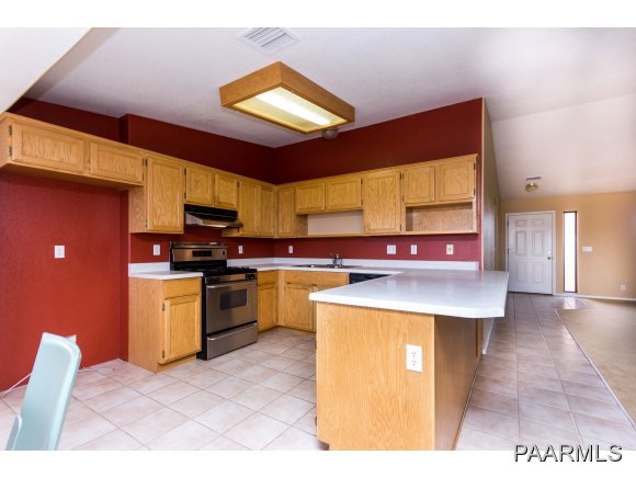 11801 Henderson Road Dewey-Humboldt, AZ 86327 - Photo 5 of 19 a kitchen with a stove a refrigerator and a microwave