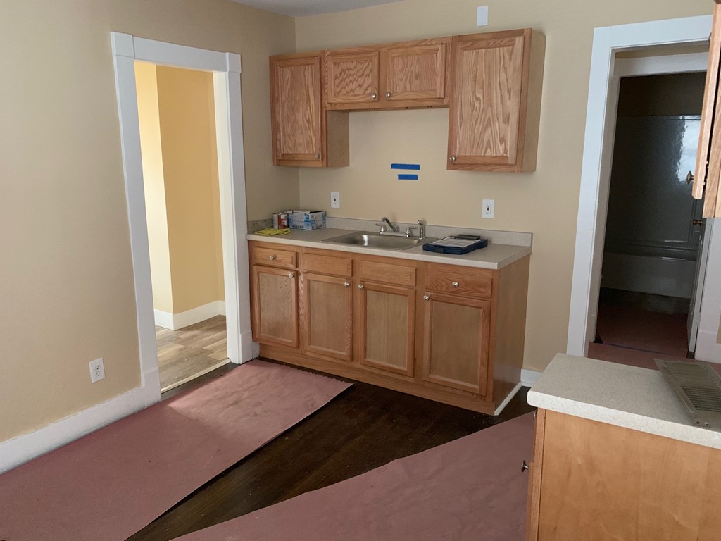 196-198 College Street Springfield, MA 01109 - Photo 6 of 16 Gallery Image 6