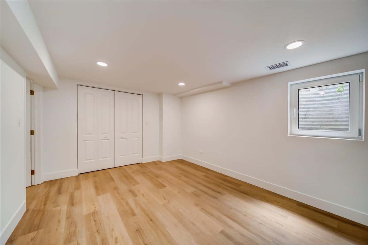 2414 West Harrison Street, Unit E Chicago, IL 60612 - Photo 29 of 37 a view of empty room