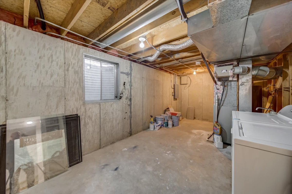 2414 West Harrison Street, Unit E Chicago, IL 60612 - Photo 34 of 37 a view of a room with gym equipment