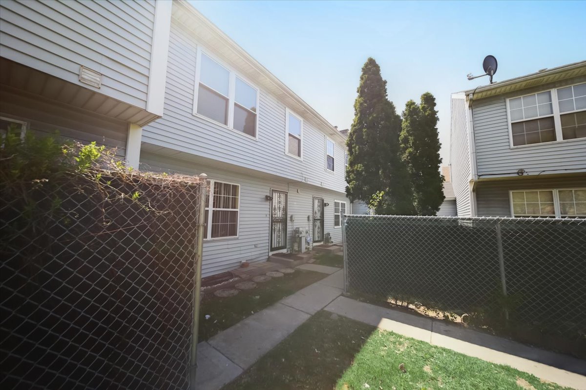 2414 West Harrison Street, Unit E Chicago, IL 60612 - Photo 36 of 37 a view of a house with a yard