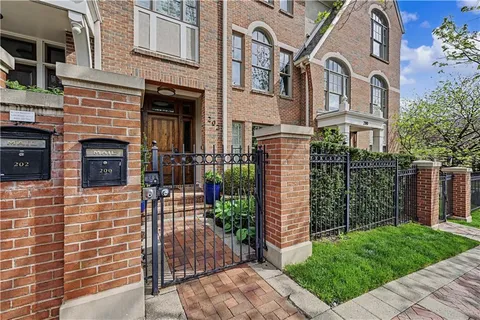 $1,395,000 | 202 West 50th Street, Kansas City, MO 64112