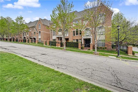 $1,395,000 | 202 West 50th Street, Kansas City, MO 64112