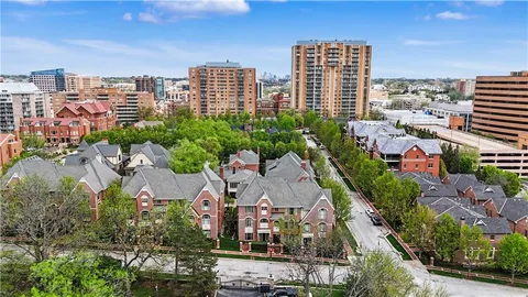 $1,395,000 | 202 West 50th Street, Kansas City, MO 64112