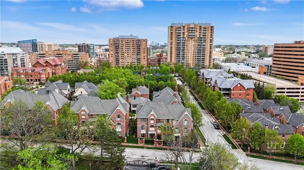 $1,395,000 | 202 West 50th Street, Kansas City, MO 64112