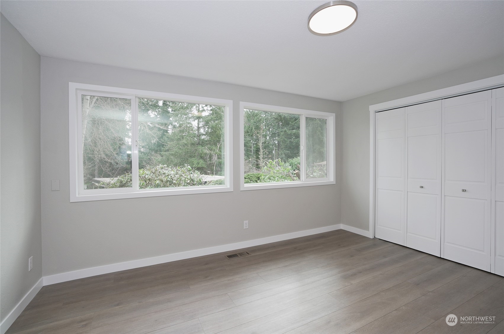 11012 Military Road Southwest Lakewood, WA 98498 - Photo 20 of 34 an empty room with a window