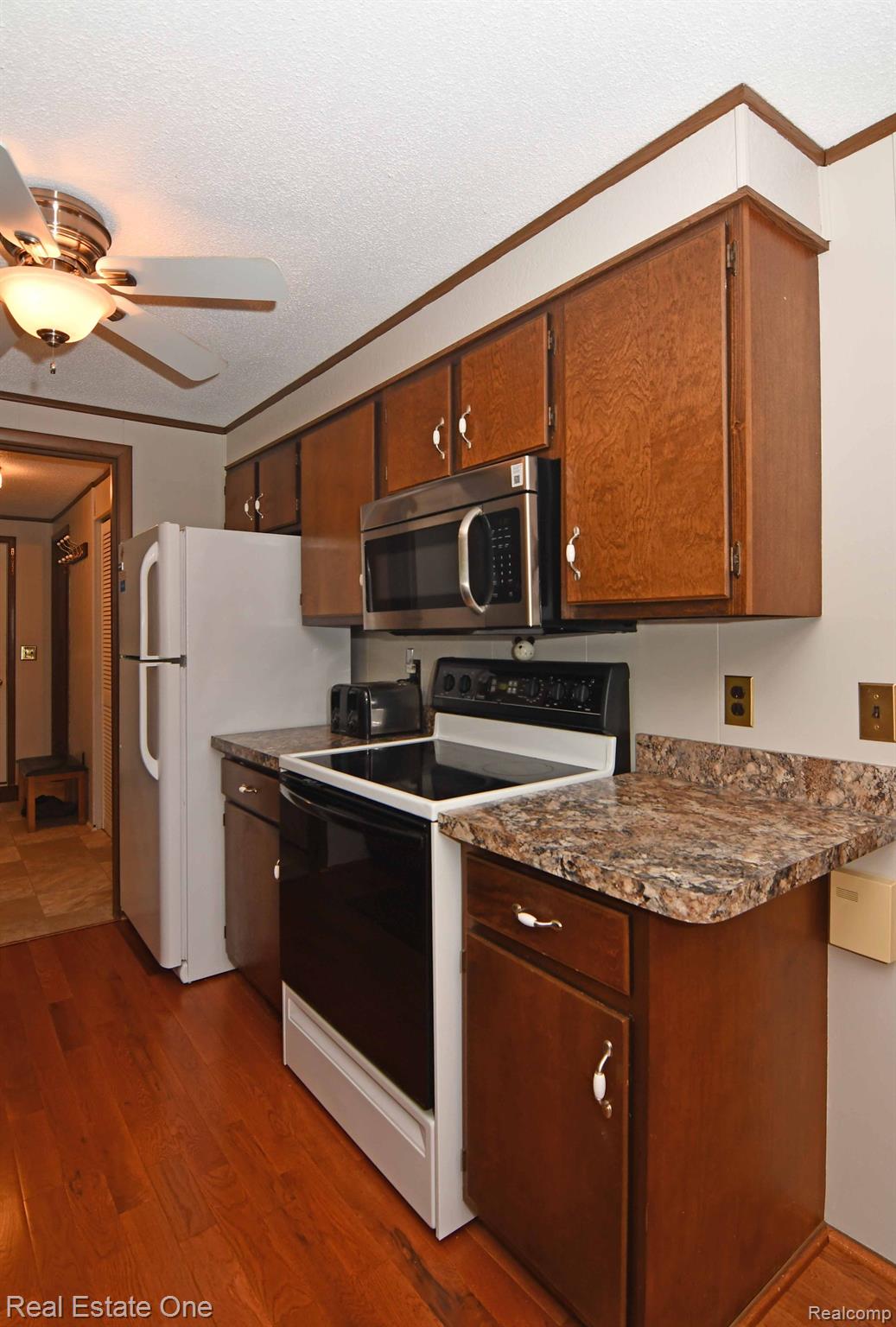 4140 Wood Road Lincoln, MI 48742 - Photo 14 of 29 Electric Glass Top Stove