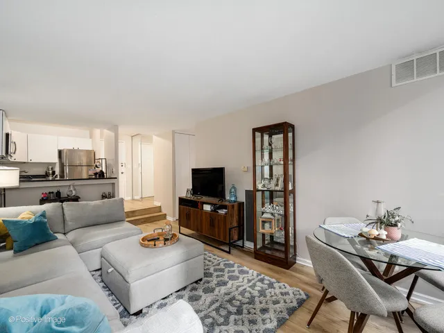 $215,000 | 230 East Ontario Street, Unit 1603, Chicago, IL 60611