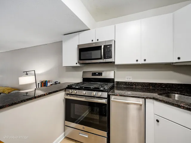 $215,000 | 230 East Ontario Street, Unit 1603, Chicago, IL 60611