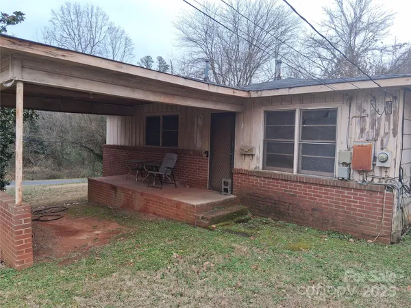 a view of house and outdoor space