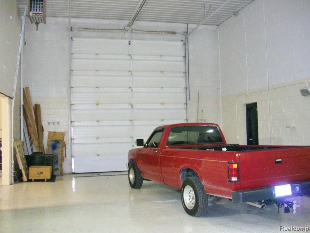 2600 Cullen Road Howell, MI 48855 - Photo 8 of 14 Trailer Height Doors