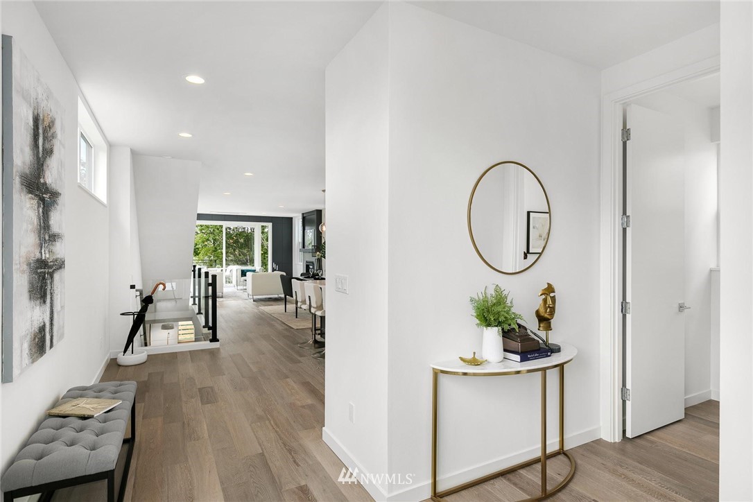 5449 21st Avenue Southwest Seattle, WA 98106 - Photo 4 of 40 Gallery Image 4