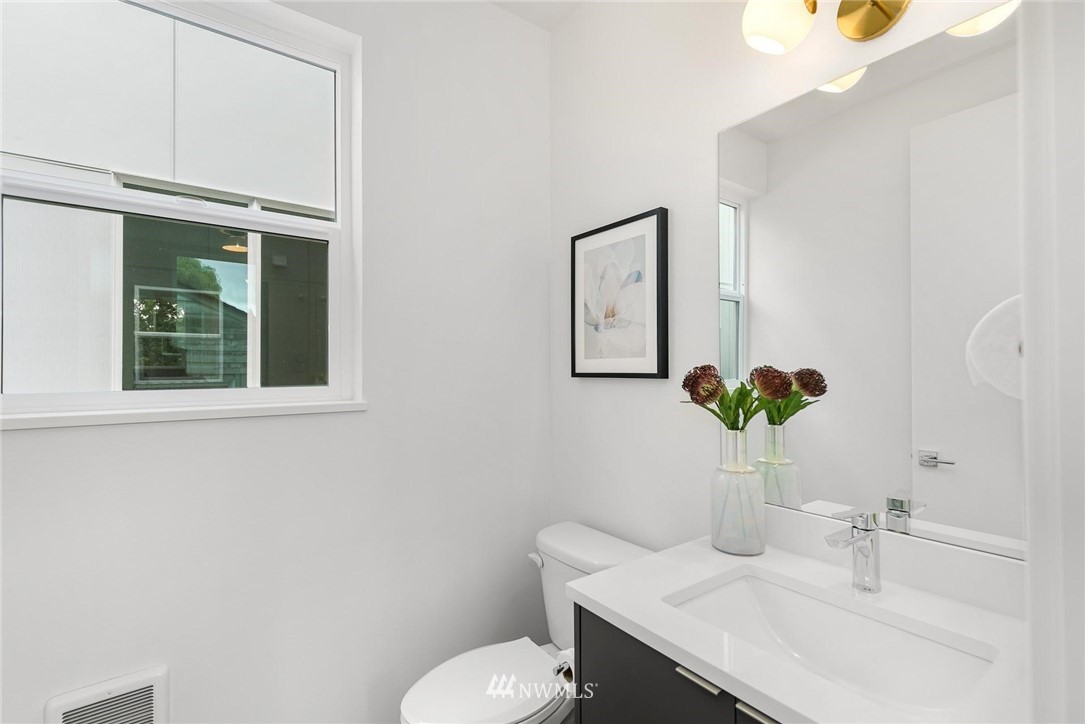 5449 21st Avenue Southwest Seattle, WA 98106 - Photo 32 of 40 Gallery Image 32